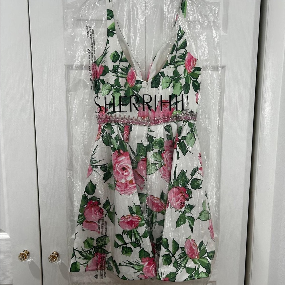 Sherri Hill White Branded Garment Label